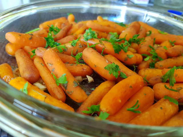 Guarnición de zanahorias baby