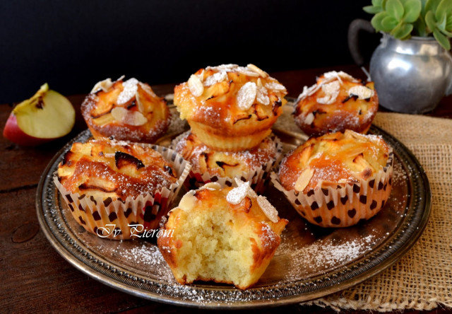 Muffins de manzana con requesón y almendras
