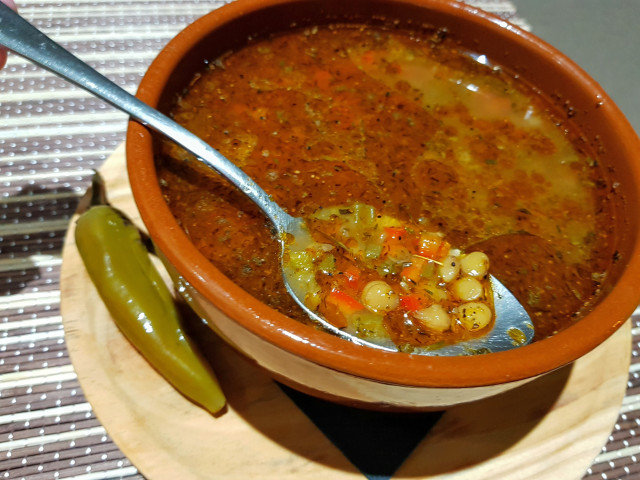 Guiso de lentejas picante con muchas verduras