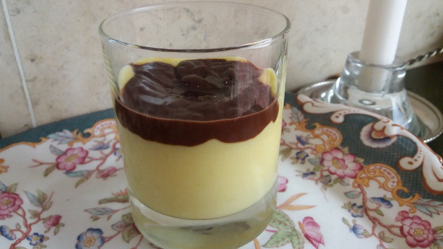 Crema de huevo con mascarpone, chocolate y muesli