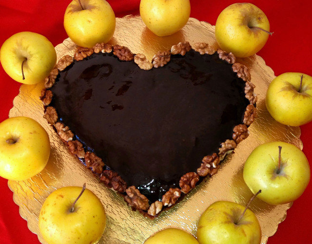 Pastel de manzana con glaseado para el día de San Valentín