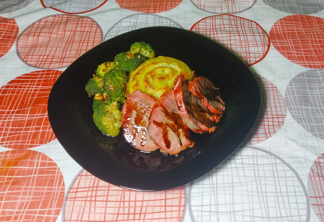 Codillo de ternera asado con patatas y brócoli