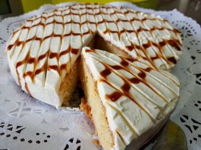 Tarta de Tres Leches con Cobertura de Nata