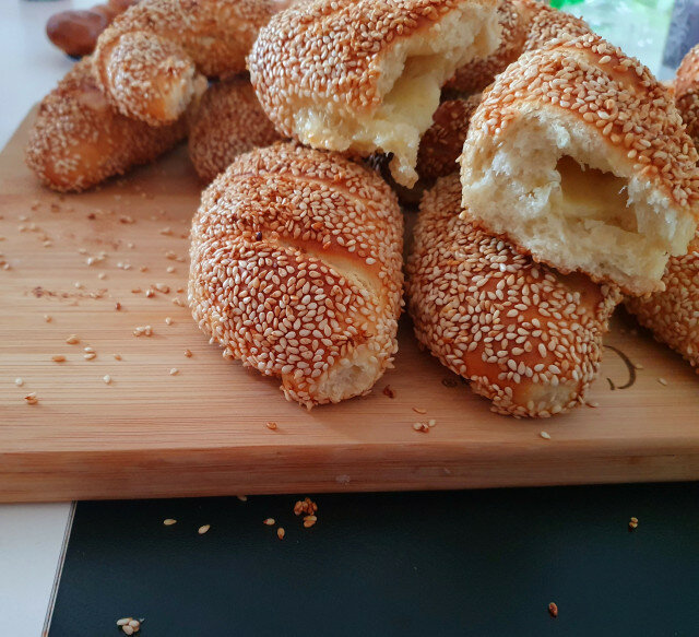 Panecillos de queso y sésamo (Simit)