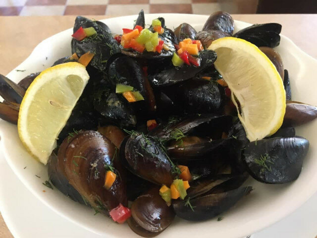 Mejillones al vapor con vino blanco