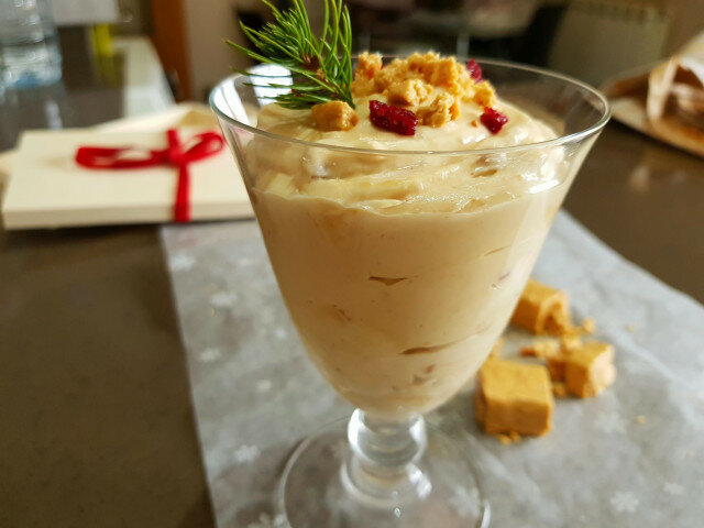 Mousse de turrón navideño