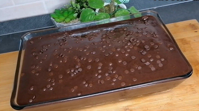 Jugoso pastel de cacao con glaseado