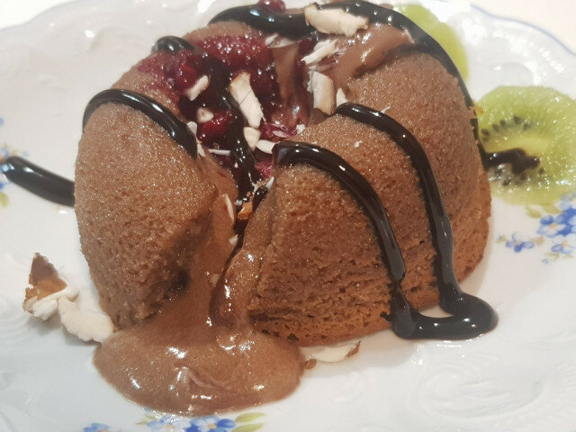 Lava Cake con Almendras y Frambuesas