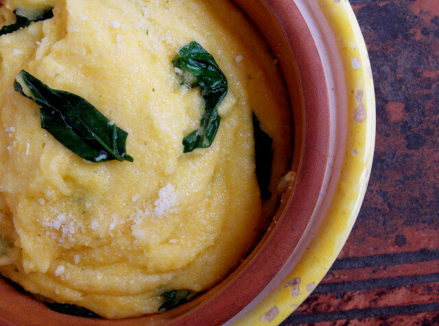 Polenta con espinacas