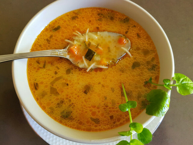 Sopa de calabacín y berros