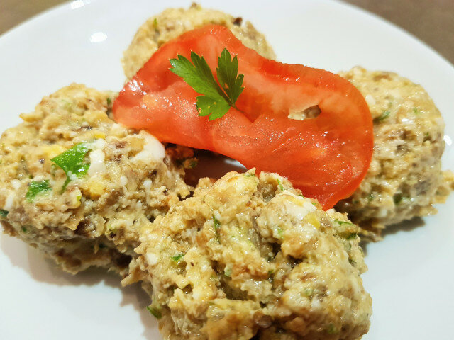 Ensalada de huevo con berenjena y nueces