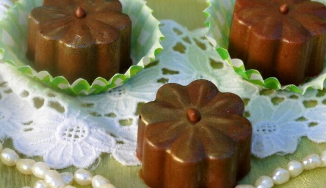 Bombones de chocolate en moldes de silicona