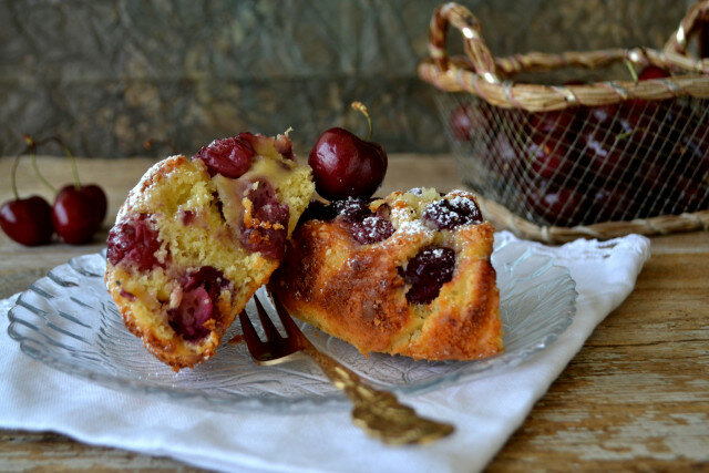 Mini pastelito de cerezas y ricotta