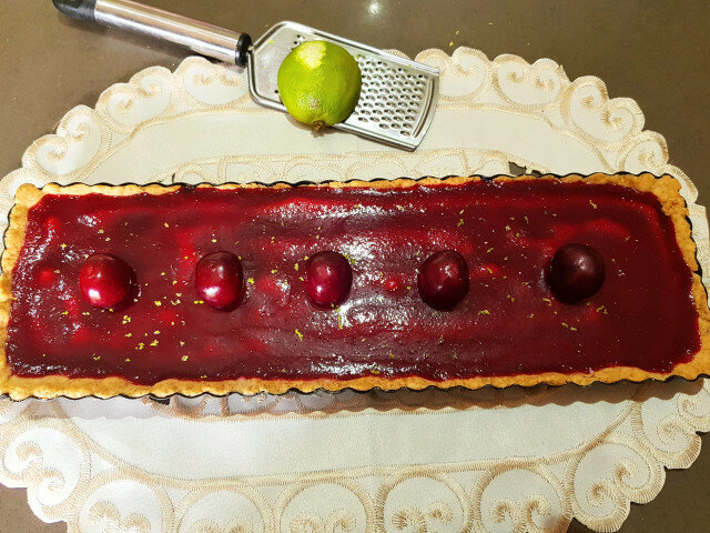 Tarta de cerezas con chocolate blanco