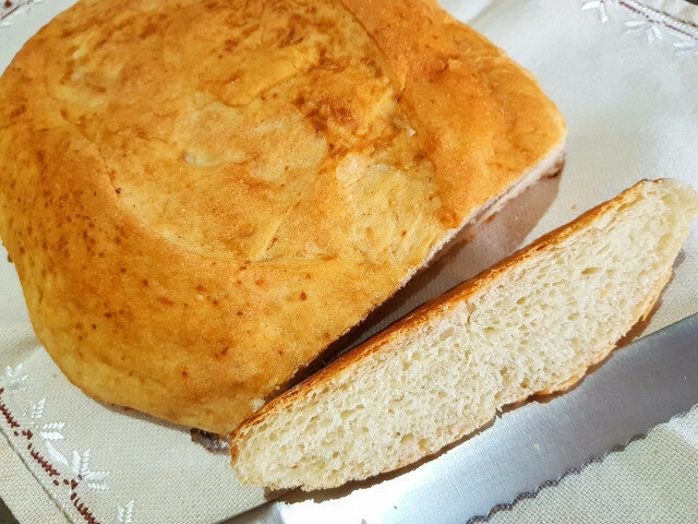 Pan de pueblo con una corteza irresistible