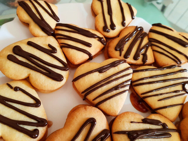 Galletas rellenas en forma de corazón