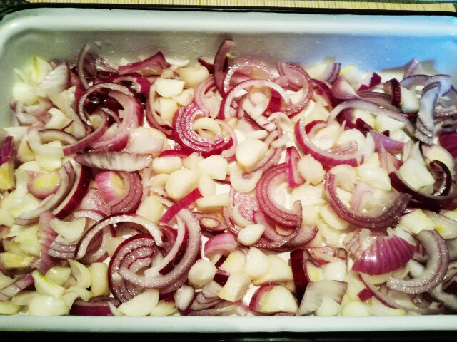 Higado de cerdo al horno con cebolla