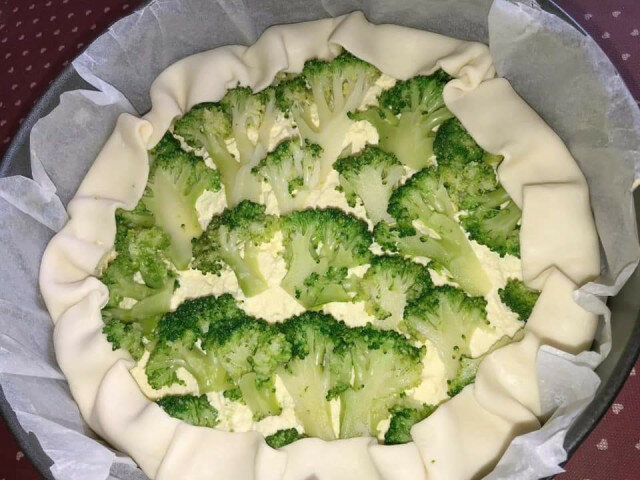 Tarta salada con brócoli y ricotta