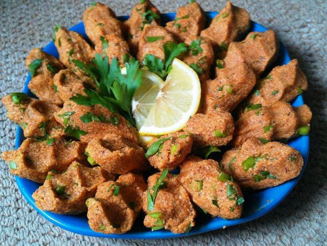 Albóndigas picantes de bulgur (Cig Kofte)