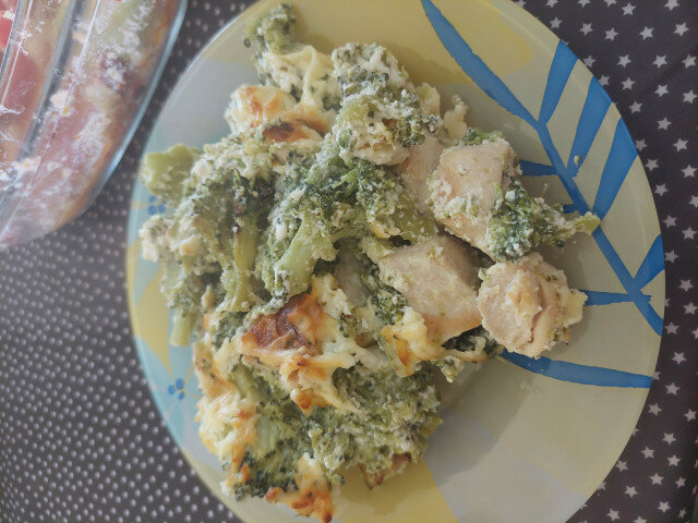 Brócoli con pechuga de pollo y nata