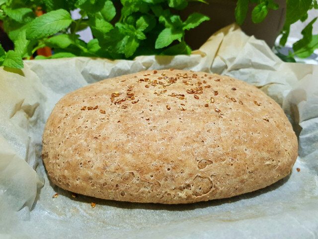 Pan integral de espelta con aceite y semillas de lino