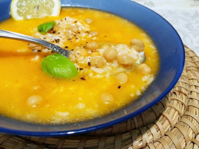 Sopa de arroz con garbanzos económica