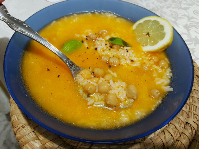 Sopa de arroz con garbanzos económica