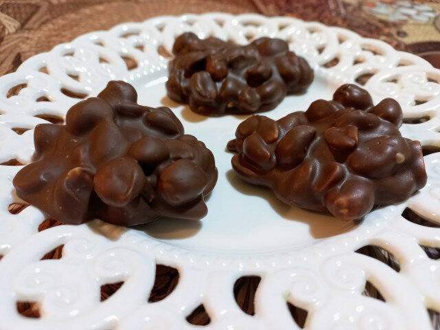 Bocaditos de chocolate con cacahuetes