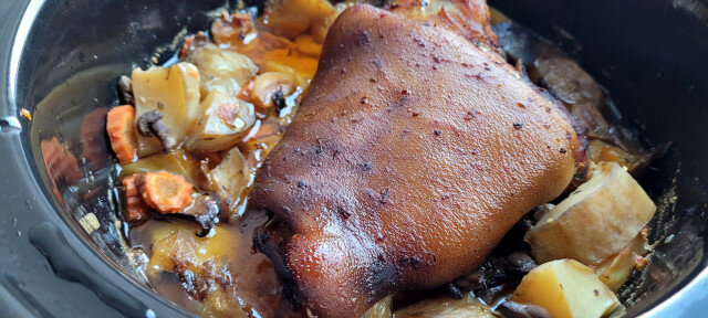 Codillo con patatas en Crock-Pot