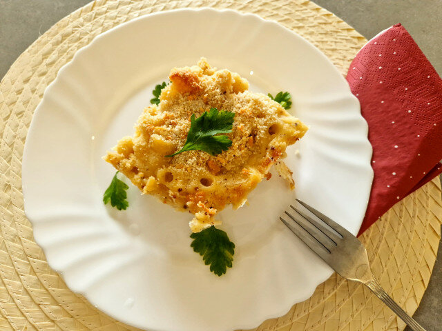 Macarrones al horno con queso, nata y mostaza