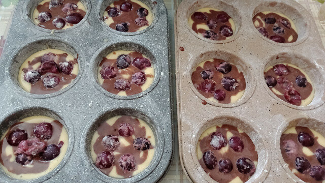 Muffins de cacao con cerezas