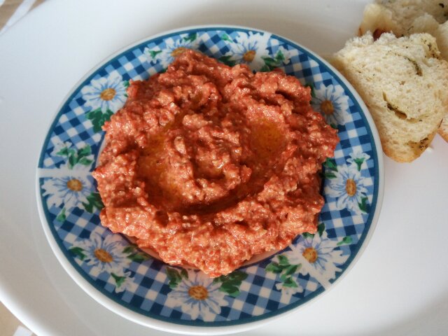 Muhammara - salsa de pimientos rojos árabe