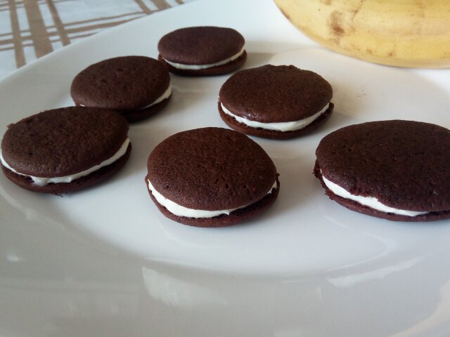 Galletas pegadas con crema de plátano