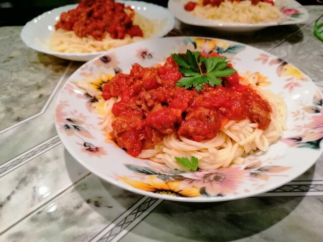 Espaguetis a la boloñesa con salsa asada
