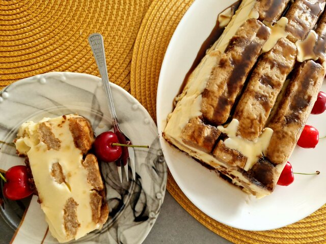 Tarta de bizcochos de soletilla con crema pastelera