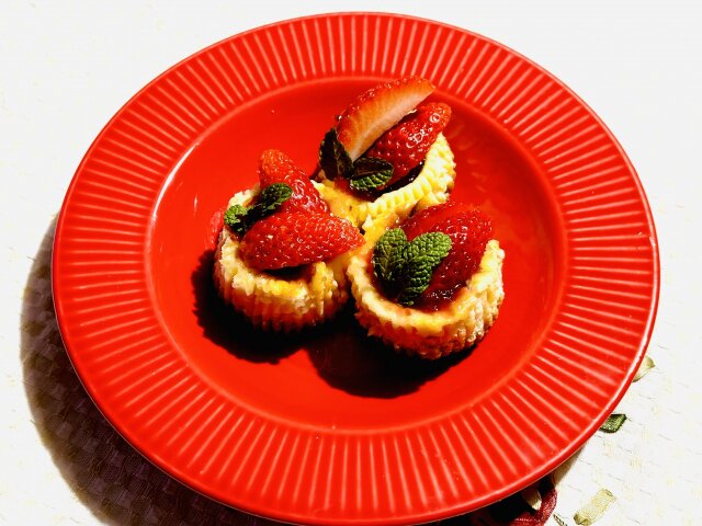 Mini cheesecakes de fresa y limón