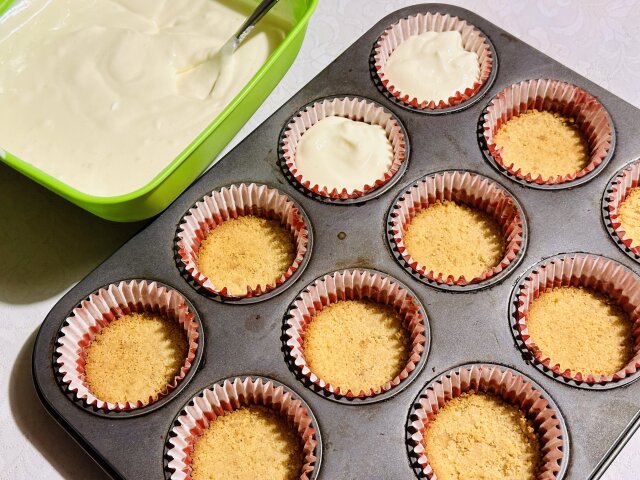 Mini cheesecakes de fresa y limón