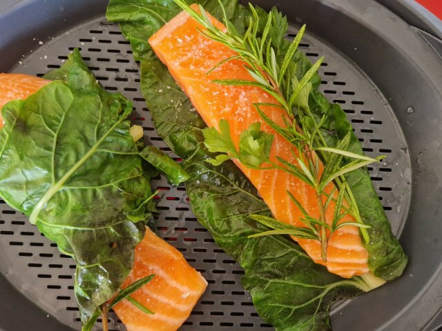 Salmón con crema de acelgas