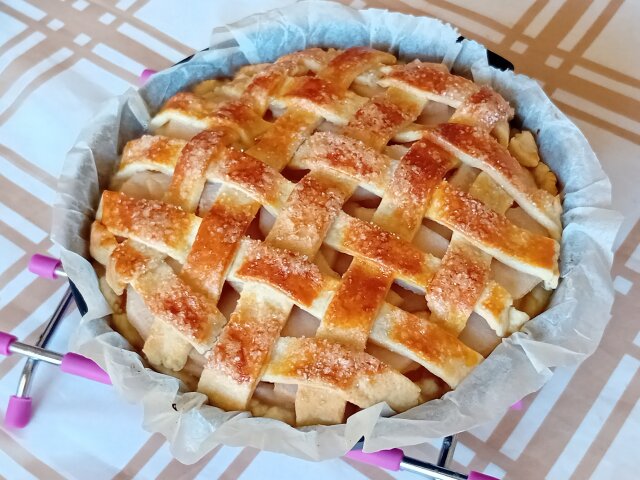 Pastafrola de pera y queso crema
