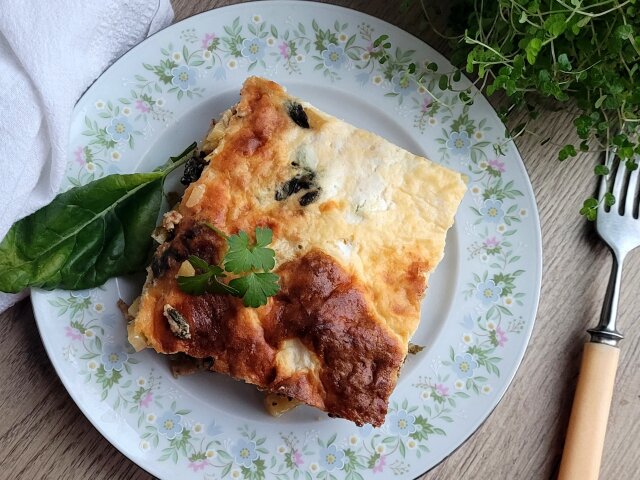 Moussaka con carne y espinacas