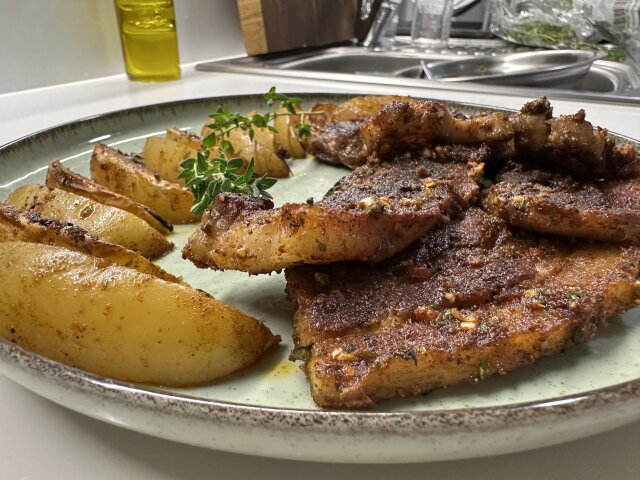 Panceta de cerdo con patatas para la cena de Nochevieja