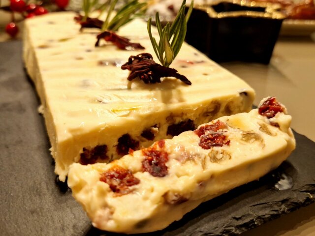 Turrón de Brie para la cena de Nochevieja
