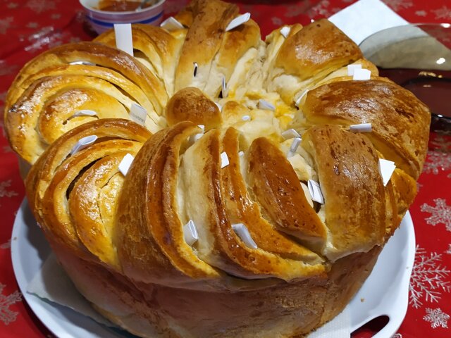 Pan festivo con levadura fresca